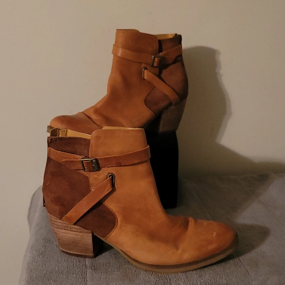 Korks Rohit Strap Bootie - Picture 1 of 6